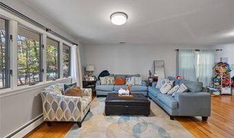 19 Apple Blossom Ct, Airmont, NY 10952