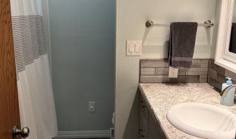1009 Willow Dr, Aberdeen, SD 57401
