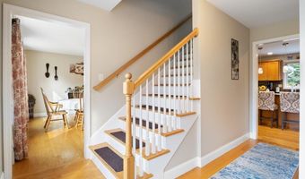 4 Dunnmoore Dr, Bow, NH 03304