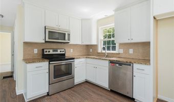208 W View Rd, Middletown, RI 02842