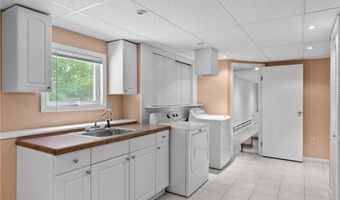 71 Hawthorne Pl, North Providence, RI 02904