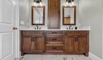 3 Walnut Trl, Andover, NJ 07860
