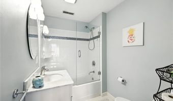 469 North Ln, Bristol, RI 02809