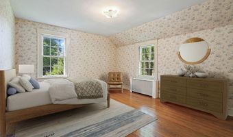 5 Phillips Rd, Falmouth, ME 04105