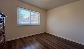 1055 Shadow Ln, Fernley, NV 89408