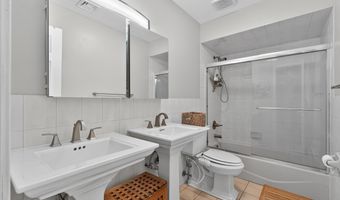 126 W 33RD St, Bayonne, NJ 07002