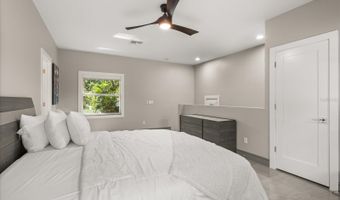 808 EDGEWATER Dr, Orlando, FL 32804