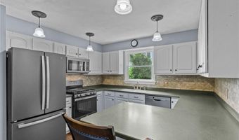 43 Peckham Pl, Bristol, RI 02809