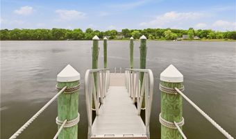 11 Opechee Dr, Barrington, RI 02806