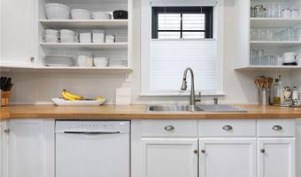 29 Bacheller St, Newport, RI 02840