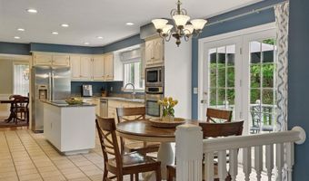 4 Catesby Ln, Bedford, NH 03110