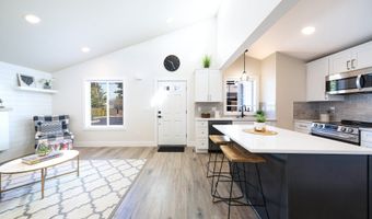 12246 Meadowlawn Dr, Oregon City, OR 97045