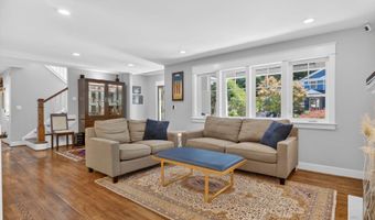 6430 KENHOWE Dr, Bethesda, MD 20817