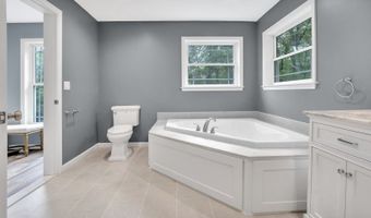 305 Mountainside Dr, Alloway, NJ 07422