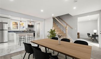 11 Hornbine St, Cranston, RI 02919