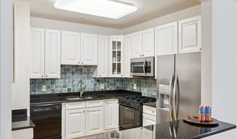 28 N De Baun Ave 208, Airmont, NY 10901