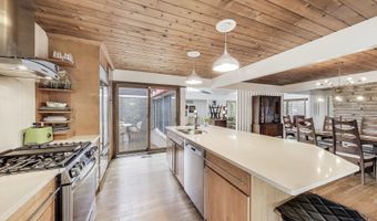 2800 S BRIARWOOD Dr W, Arlington Heights, IL 60005