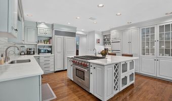 3 Newman Hill Dr, Andover, MA 01810