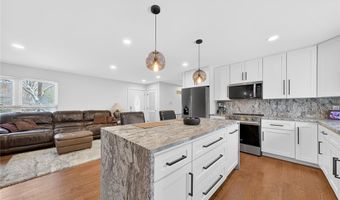 677 Turfwood Dr, Ballwin, MO 63021