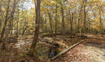 4 Laurel Ln, Clinton, CT 06413