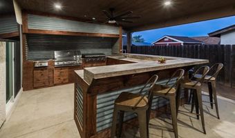 435 W Hawthorne St, Fallbrook, CA 92028