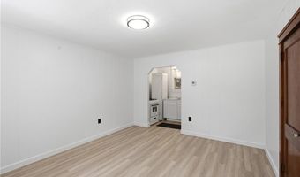 249 W Main Rd, Middletown, RI 02842