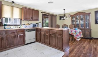 35 Sycamore Dr, Cranston, RI 02921