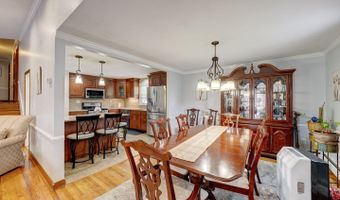 4 Lee Cir, Bloomfield, CT 06002