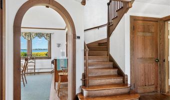 8 Taylor's Ln N, Little Compton, RI 02837