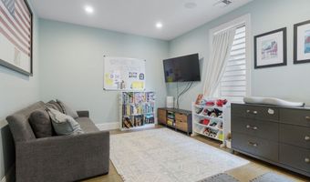 111 B St 5, Boston, MA 02127