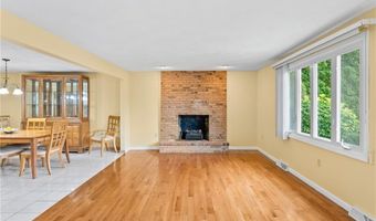 71 Hawthorne Pl, North Providence, RI 02904