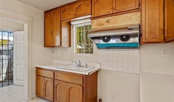 911 N Dos Robles Pl, Alhambra, CA 91801