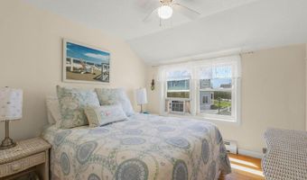 45 Crescent Rd, Middletown, RI 02842