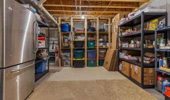 38397 Richmond Heights Dr, Aberdeen, SD 57401