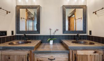 25480 Bachelor Ln, Bend, OR 97701
