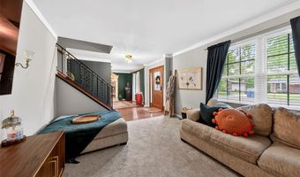693 Rustic Valley Dr, Ballwin, MO 63021