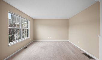 587 Surrey Dr, Aurora, OH 44202