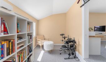 163 Bluff Ave, Cranston, RI 02905