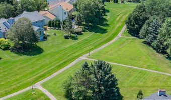 21 E Newhaven Cir, Madison, WI 53717