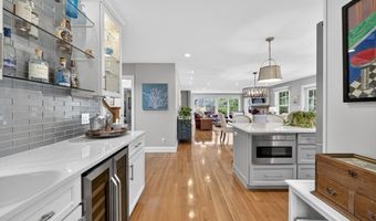 42 Windsor St, Jamestown, RI 02835