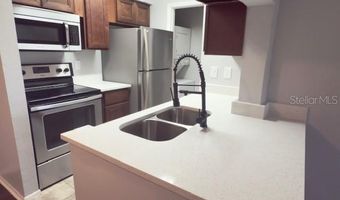 208 AFTON Sq 204, Altamonte Springs, FL 32714