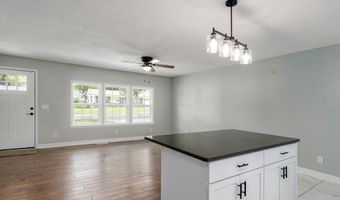 116 E Hadley St, Aurora, MO 65605