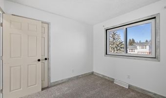609 RIDGELAND St, Cheyenne, WY 82009
