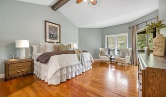 924 Forest Lake Ct, Ballwin, MO 63021