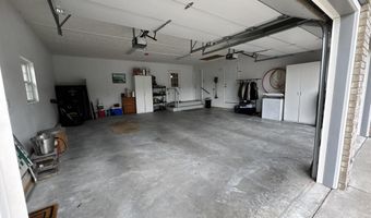 3702 Round House Rd, Aurora, MO 65605