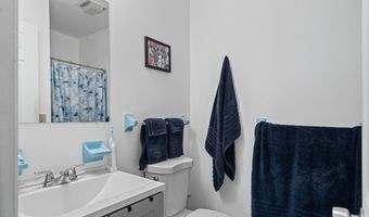137 Point Of Woods Dr, Albany, NY 12203