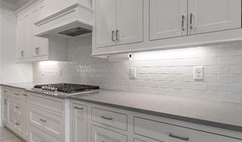 890 Clark Cir, Bentonville, AR 72713