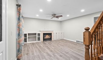 1023 W RIDGEVIEW Dr, Appleton, WI 54914
