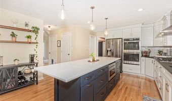 225 Linwood Ln, Aurora, OH 44202