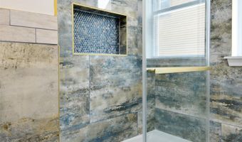 92 W 6TH St, Bayonne, NJ 07002